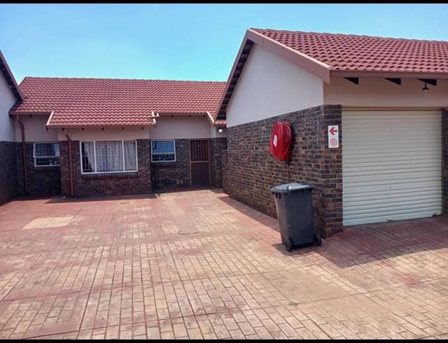 3 BEDROOM HOUSE FOR SALE IN THE ORCHARDS